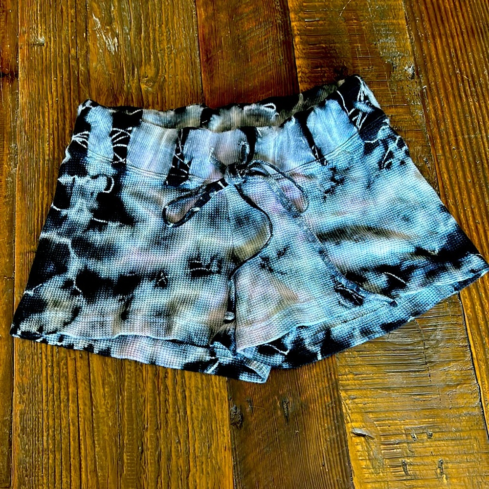 Hard Tail Forever Black/ White Tie Dye Shorts Girls XL size 16.  Like new